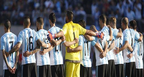 أجويرو: ميسي ربما لن يكون الوحيد الذي يعتزل اللعب دوليا